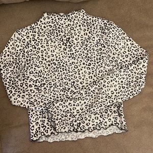 Very cute animal print long sleeve and very soft crop top.